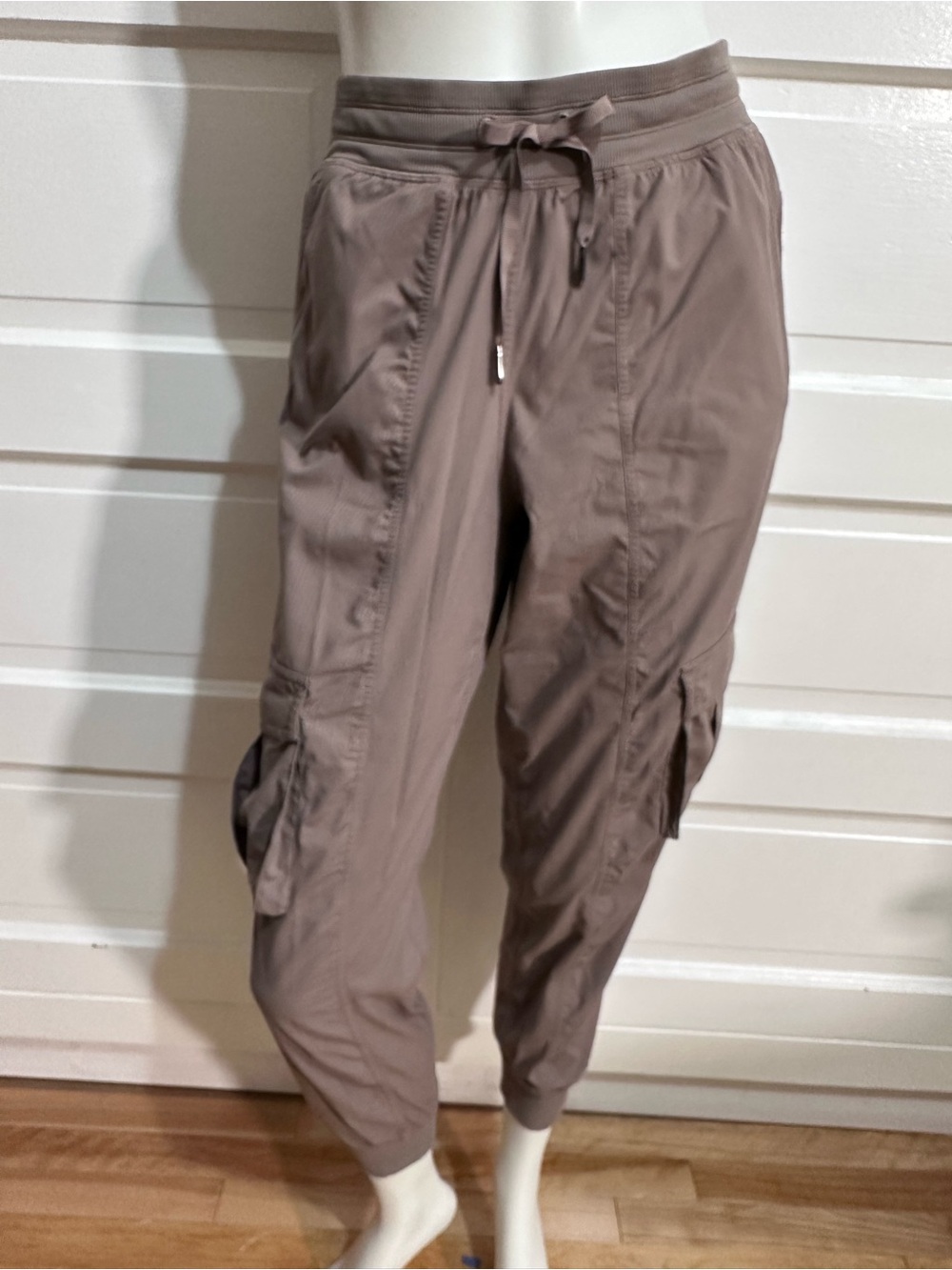 Lululemon Dance Studio Relaxed-Fit Mid-Rise Cargo Jogger Size S Taupetastic $138